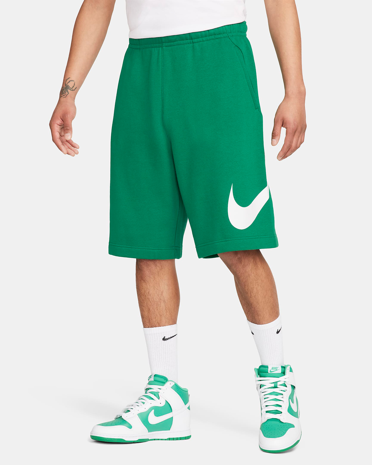 Nike-Club-Graphic-Shorts-Malachite-Green