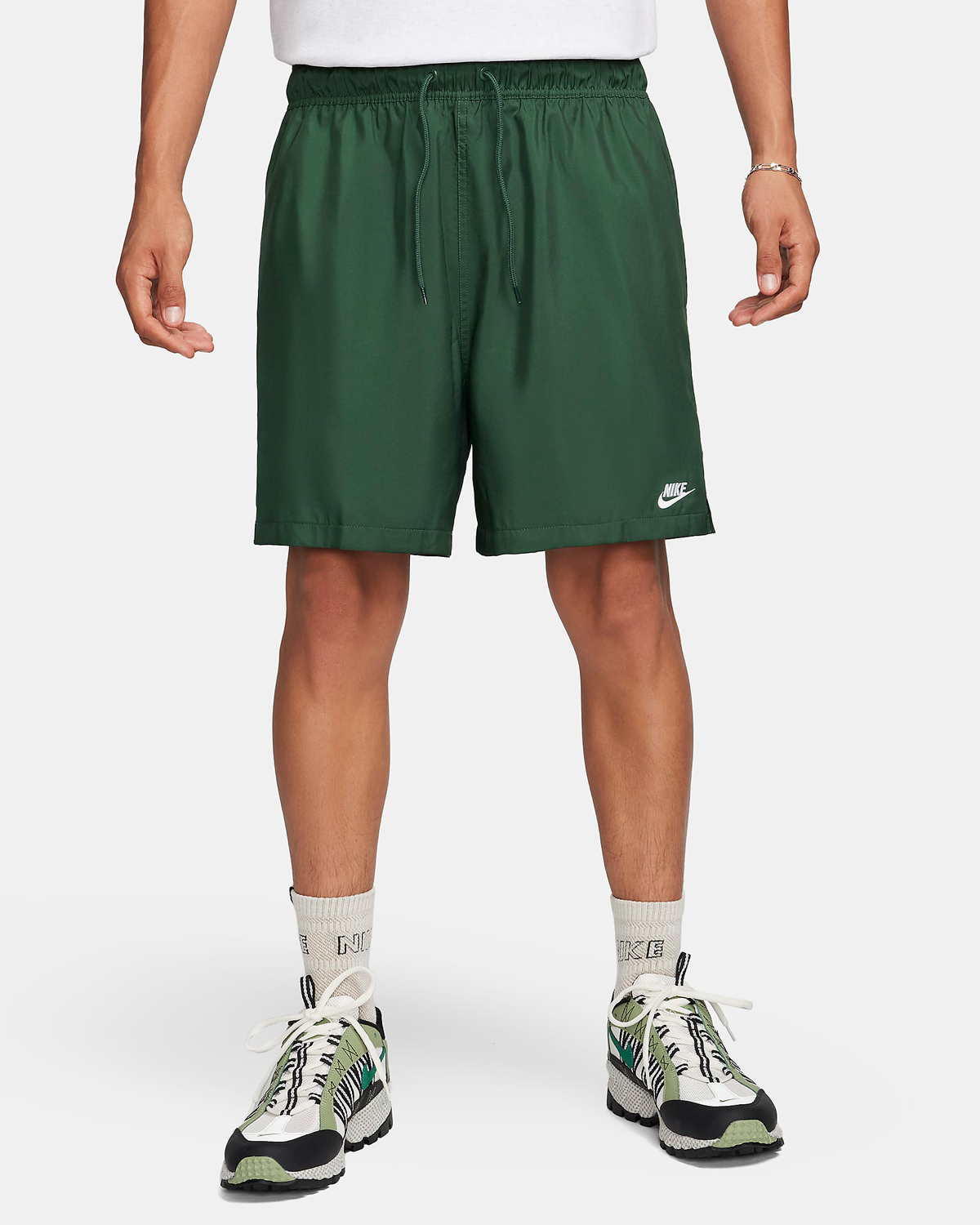 Nike-Club-Woven-Flow-Shorts-Fir-Green-1