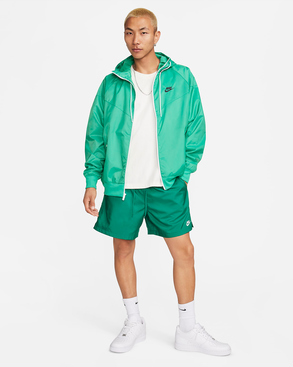 Nike Club Woven Flow Shorts Malachite Green Outfit