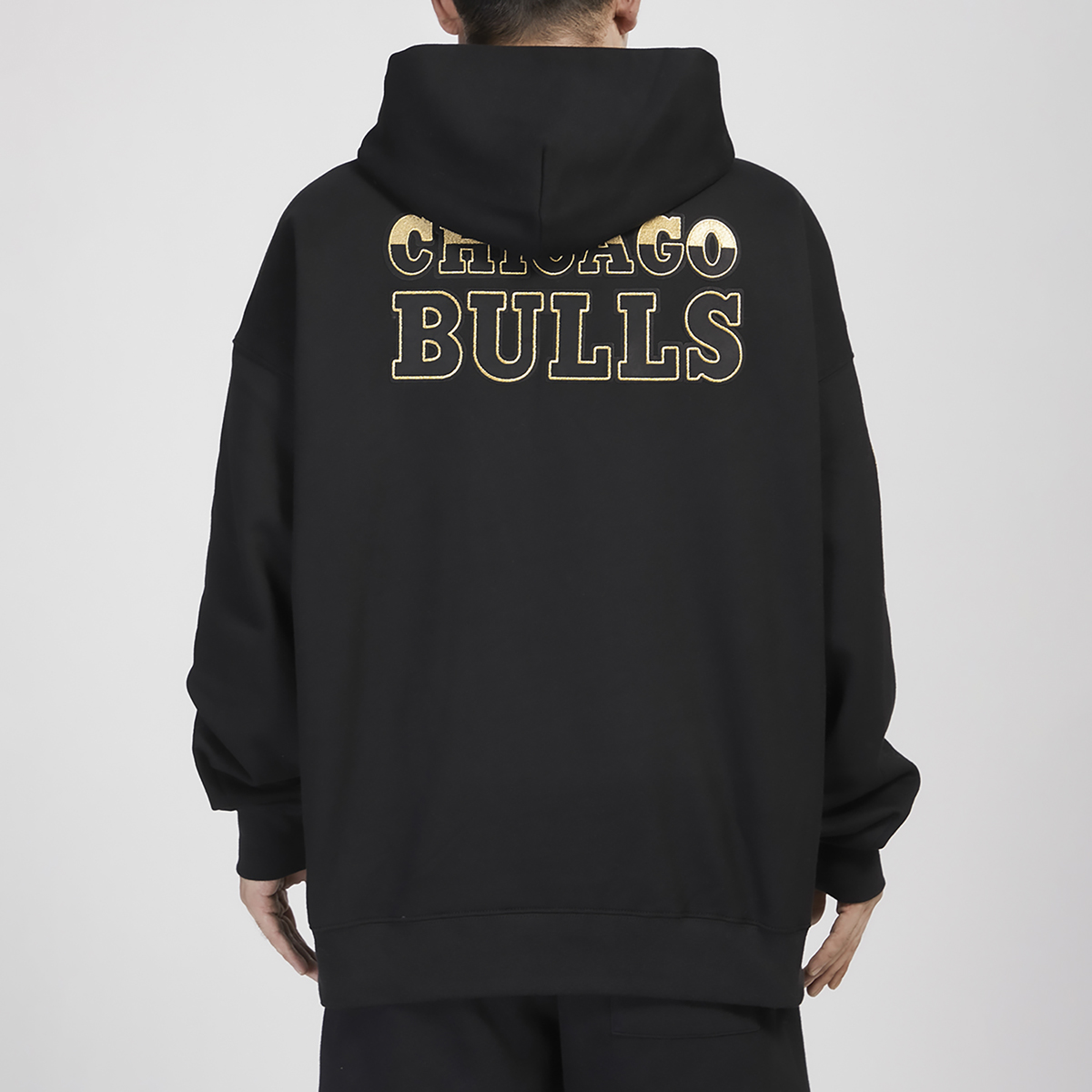 Pro-Standard-Chicago-Bulls-Black-Gold-Pullover-Hoodie-2