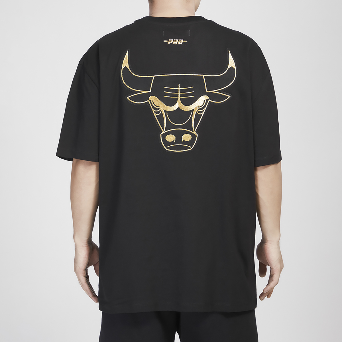 Pro-Standard-Chicago-Bulls-Black-Gold-T-Shirt-2