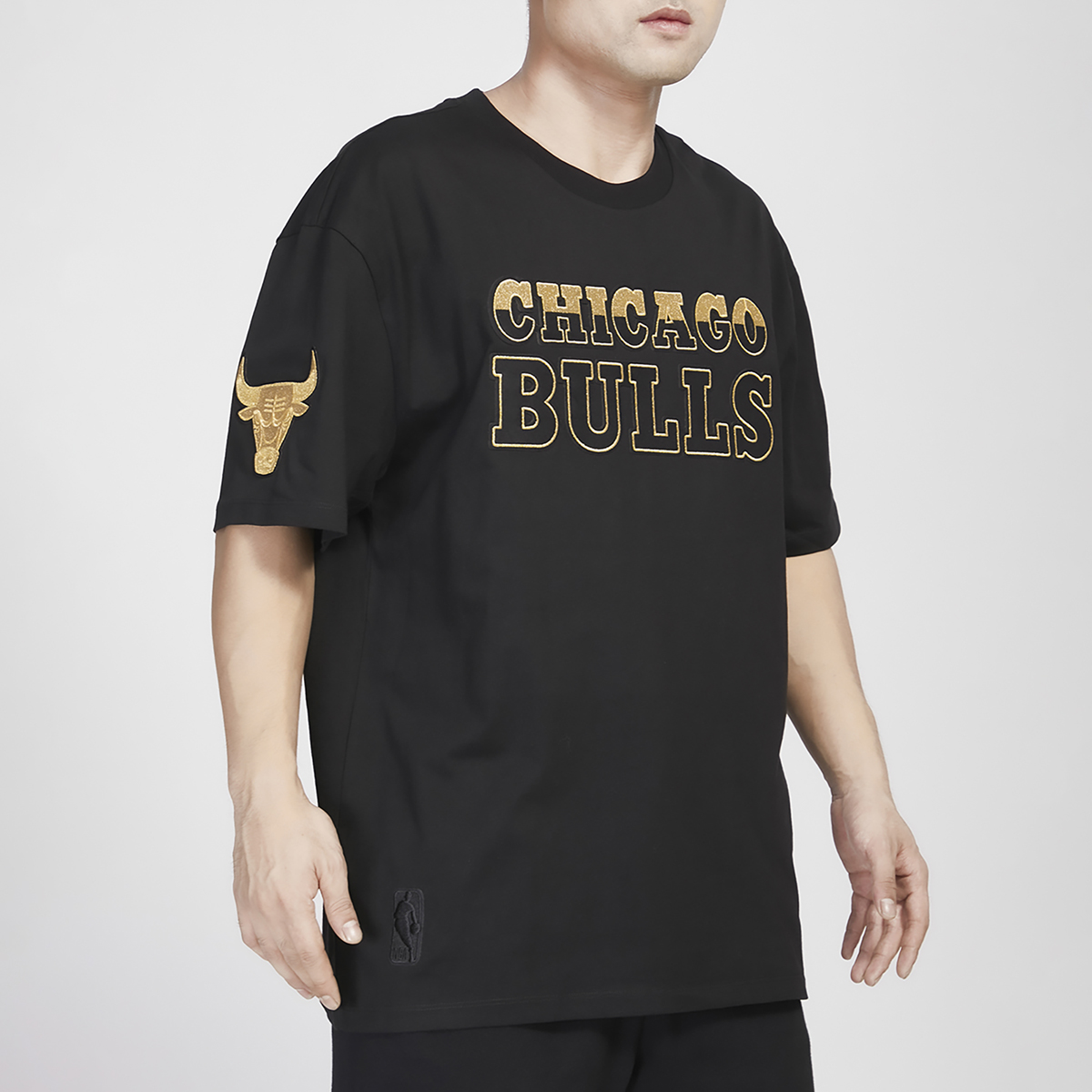 Pro-Standard-Chicago-Bulls-Black-Gold-T-Shirt-3