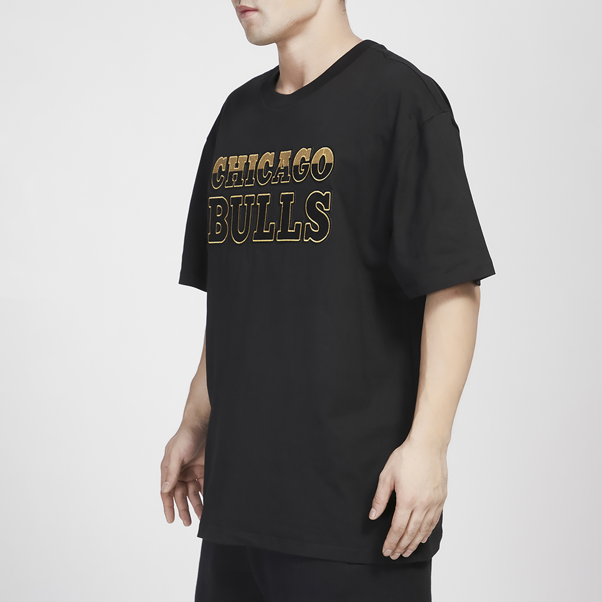 Pro-Standard-Chicago-Bulls-Black-Gold-T-Shirt-4