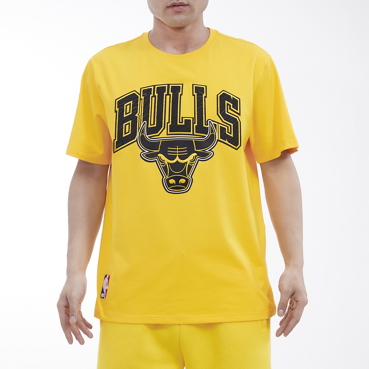Pro-Standard-Chicago-Bulls-Yellow-Black-Shirt