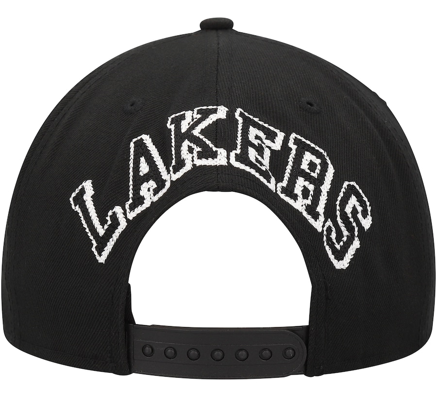 LA-Lakers-New-Era-Black-White-Chainstitch-Snapback-Hat-3