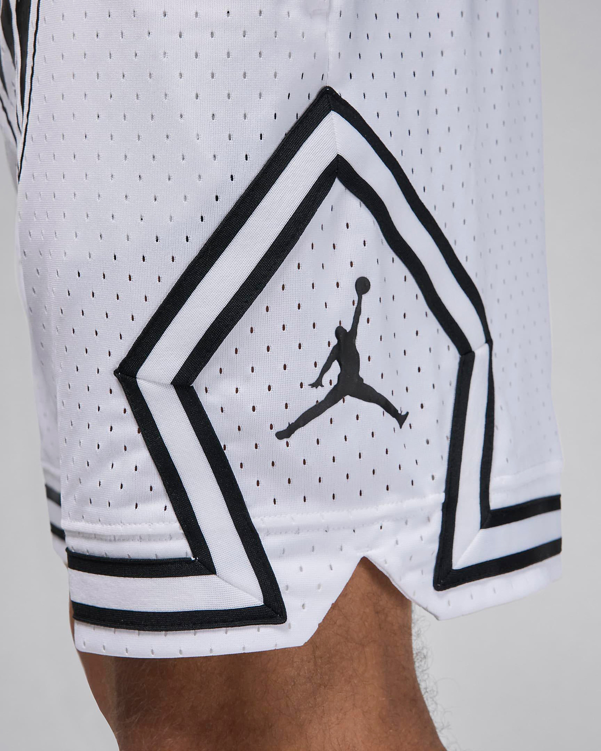 Jordan-Sport-Diamond-Shorts-White-Black-2