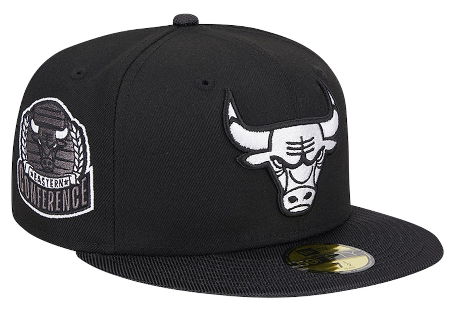 New-Era-Chicago-Bulls-Satin-Visor-59fifty-Fitted-Hat-Black-White-1