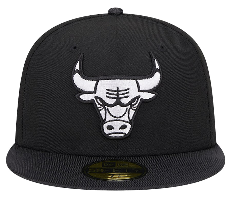New-Era-Chicago-Bulls-Satin-Visor-59fifty-Fitted-Hat-Black-White-3