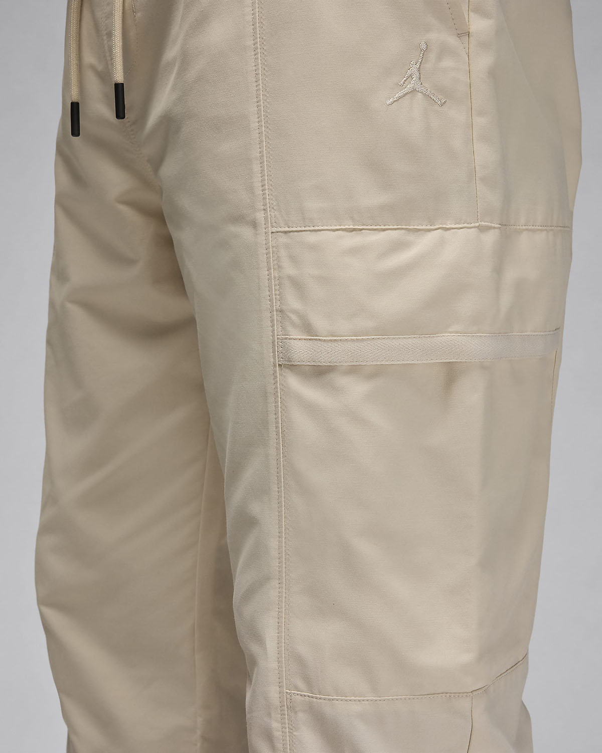 Jordan Essentials Woven Pants Air Jordan 1 Acclimate Releasing in White and Grey 4