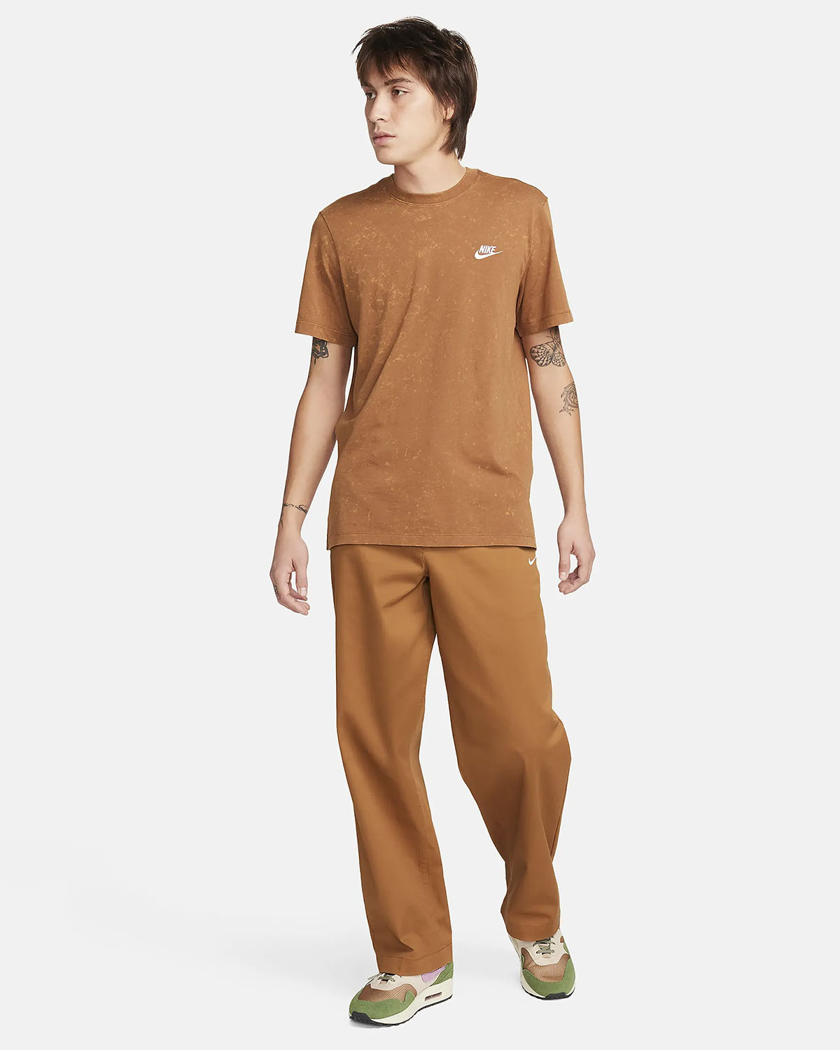 Nike Sportswear Club T Shirt Light British Tan Outfit
