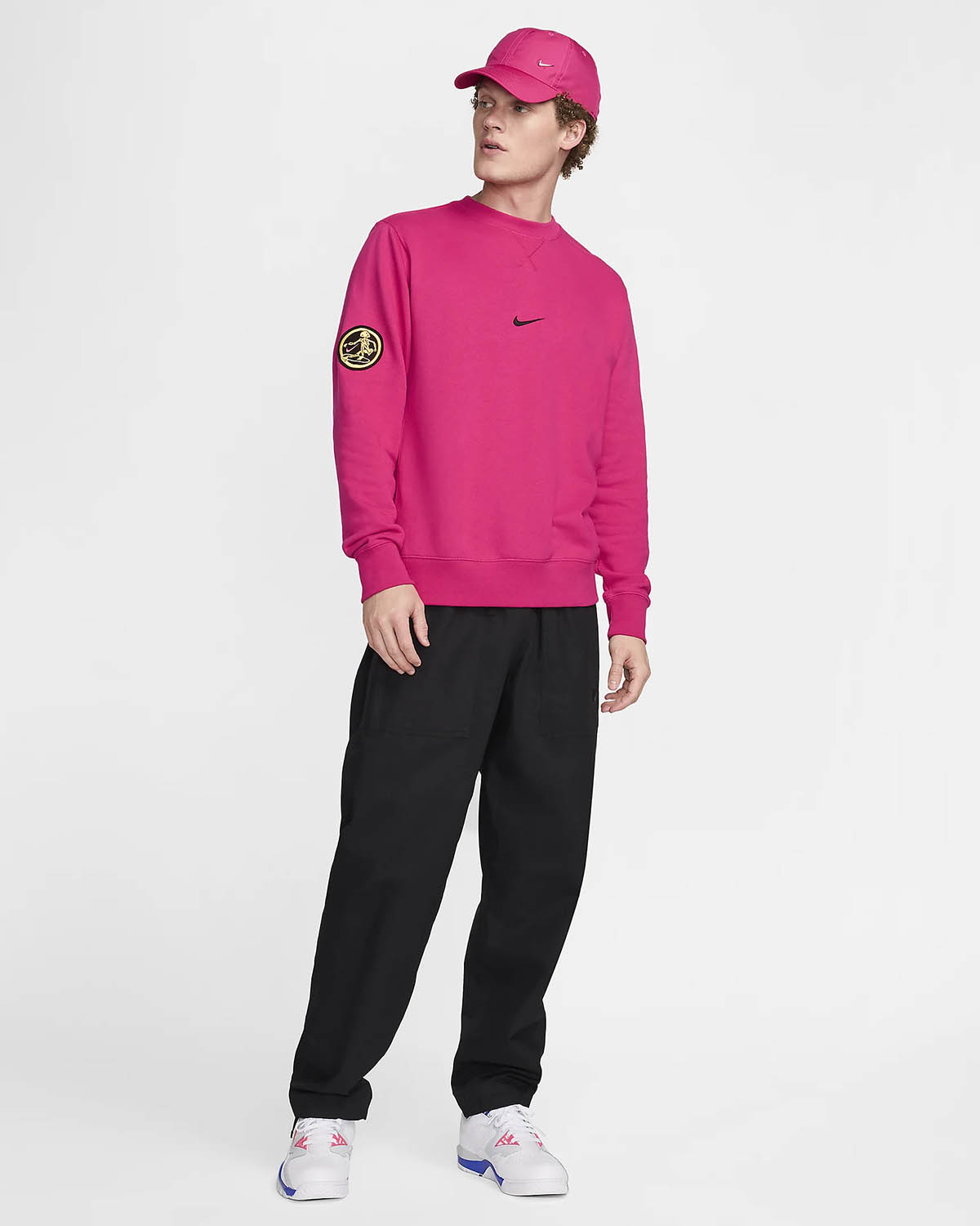 Nike Sportswear Club Fleece Surf Skate Sweatshirt Fireberry Pink Outfit