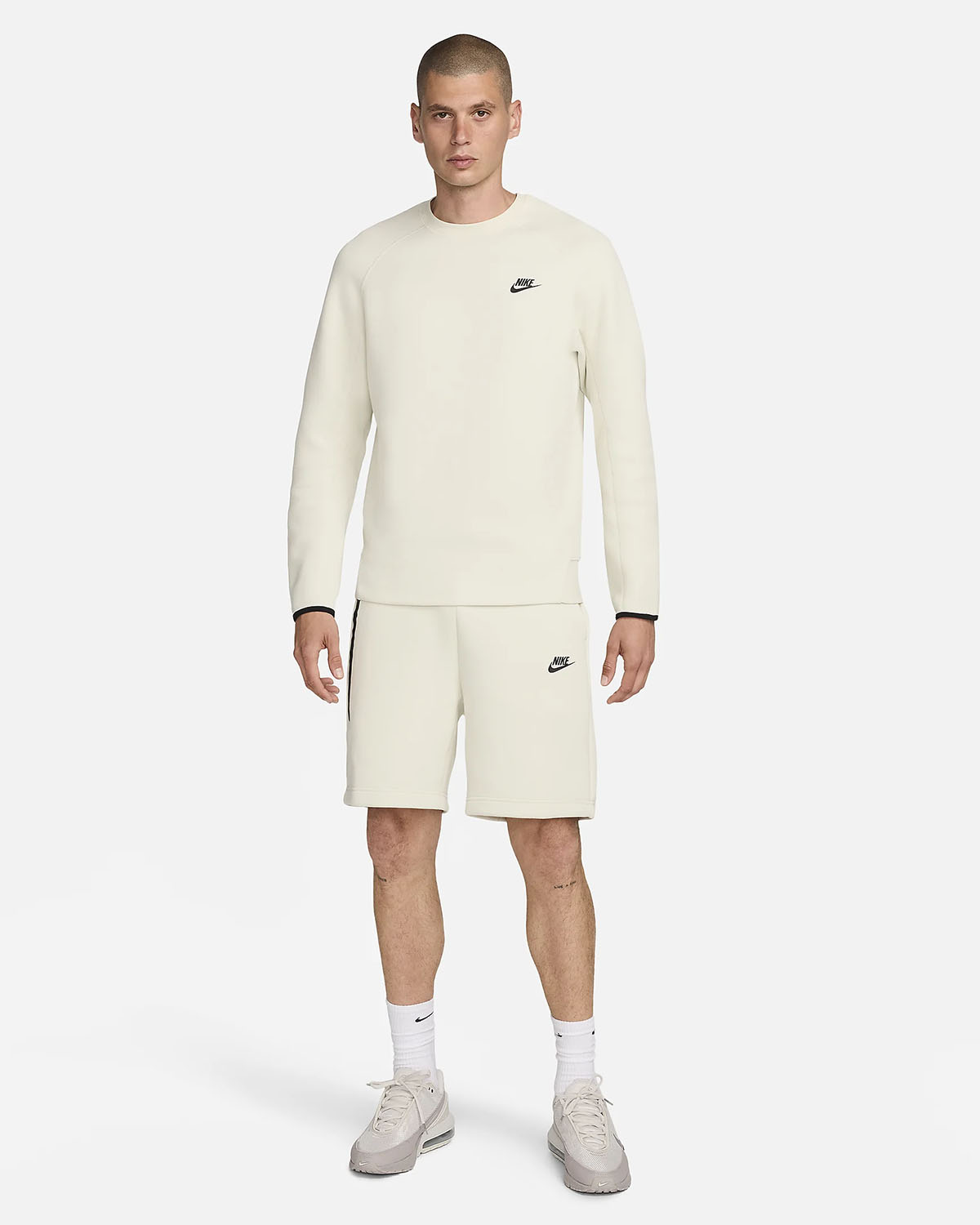 Nike Sportswear Tech Fleece Crew Sweatshirt Sea Glass Outfit