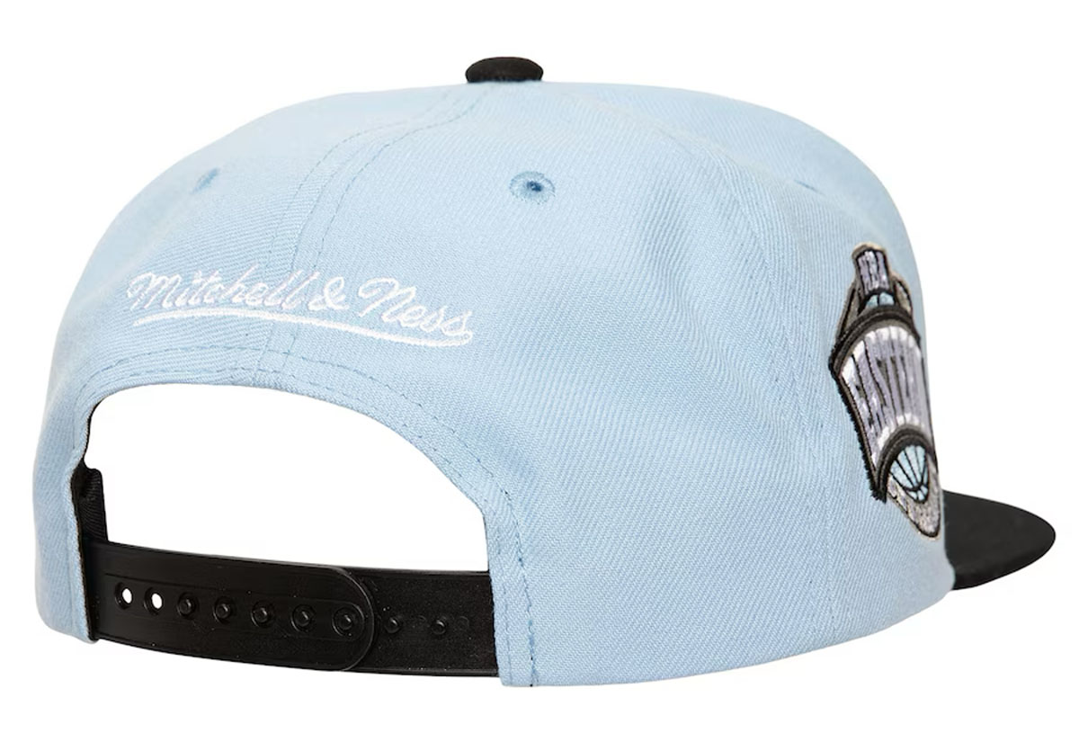 Chicago-Bulls-Mitchell-and-Ness-Sneaker-Hook-Snapback-Hat-Air-Jordan-4-UNC-University-Blue-2