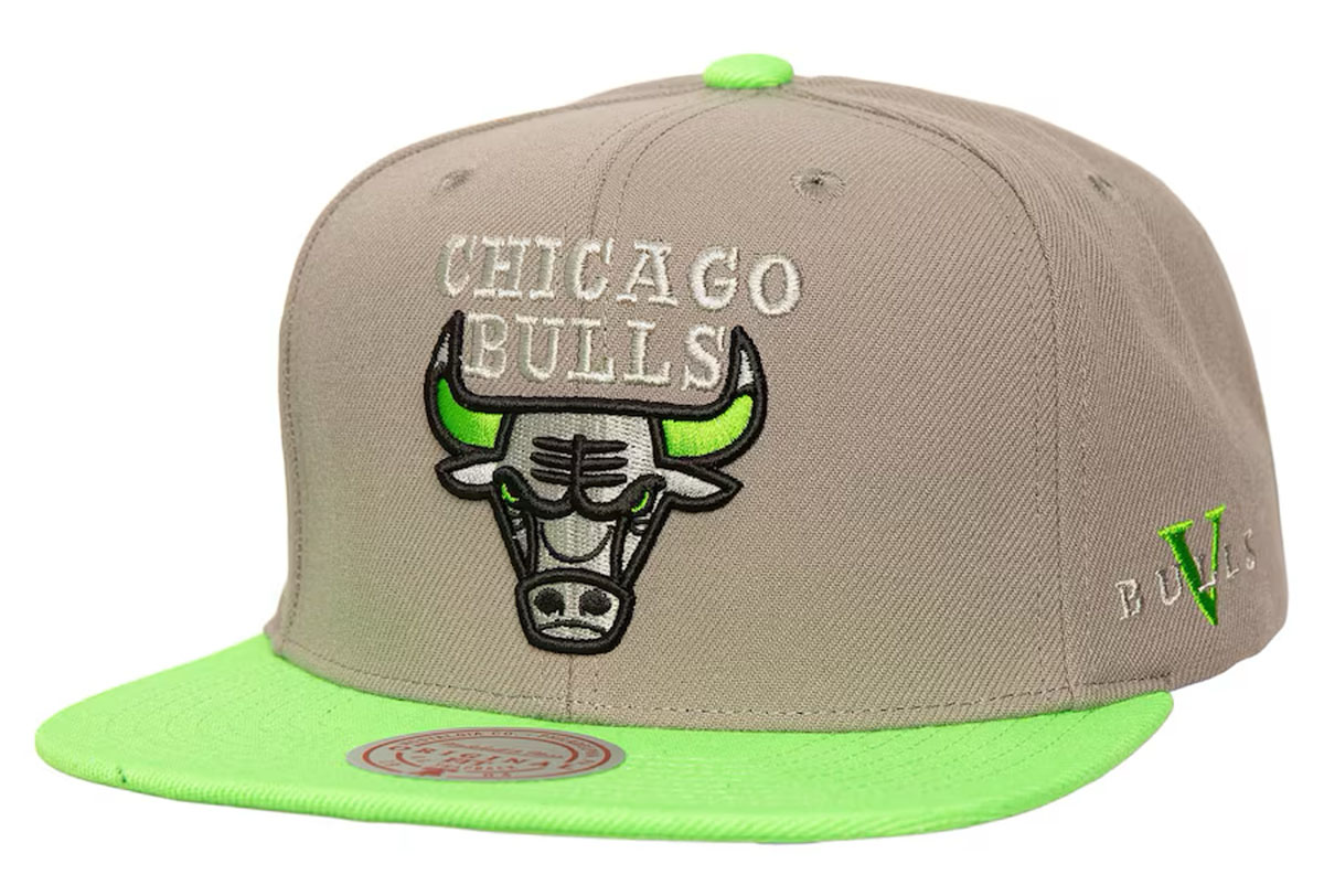 Chicago-Bulls-Mitchell-and-Ness-Sneaker-Hook-Snapback-Hat-Air-Jordan-5-Green-Bean-1