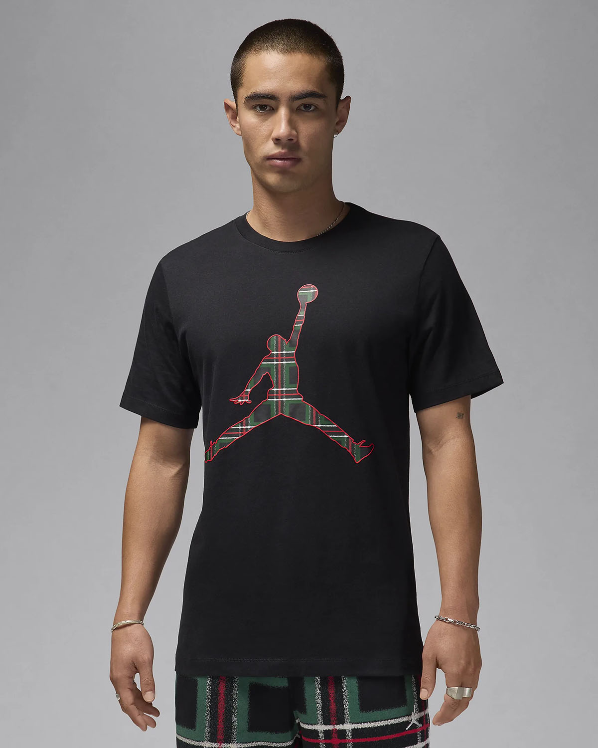 Jordan Flight Essentials Holiday 2024 T Shirt Black Red Green