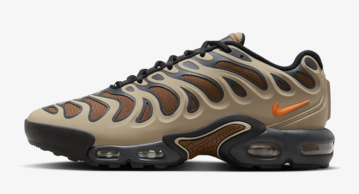 Nike Air Max Plus Drift Winterized Khaki Dark Smoke Grey Sanddrift Hyper Crimson 2