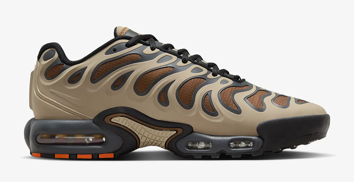 Nike Air Max Plus Drift Winterized Khaki Dark Smoke Grey Sanddrift Hyper Crimson 3