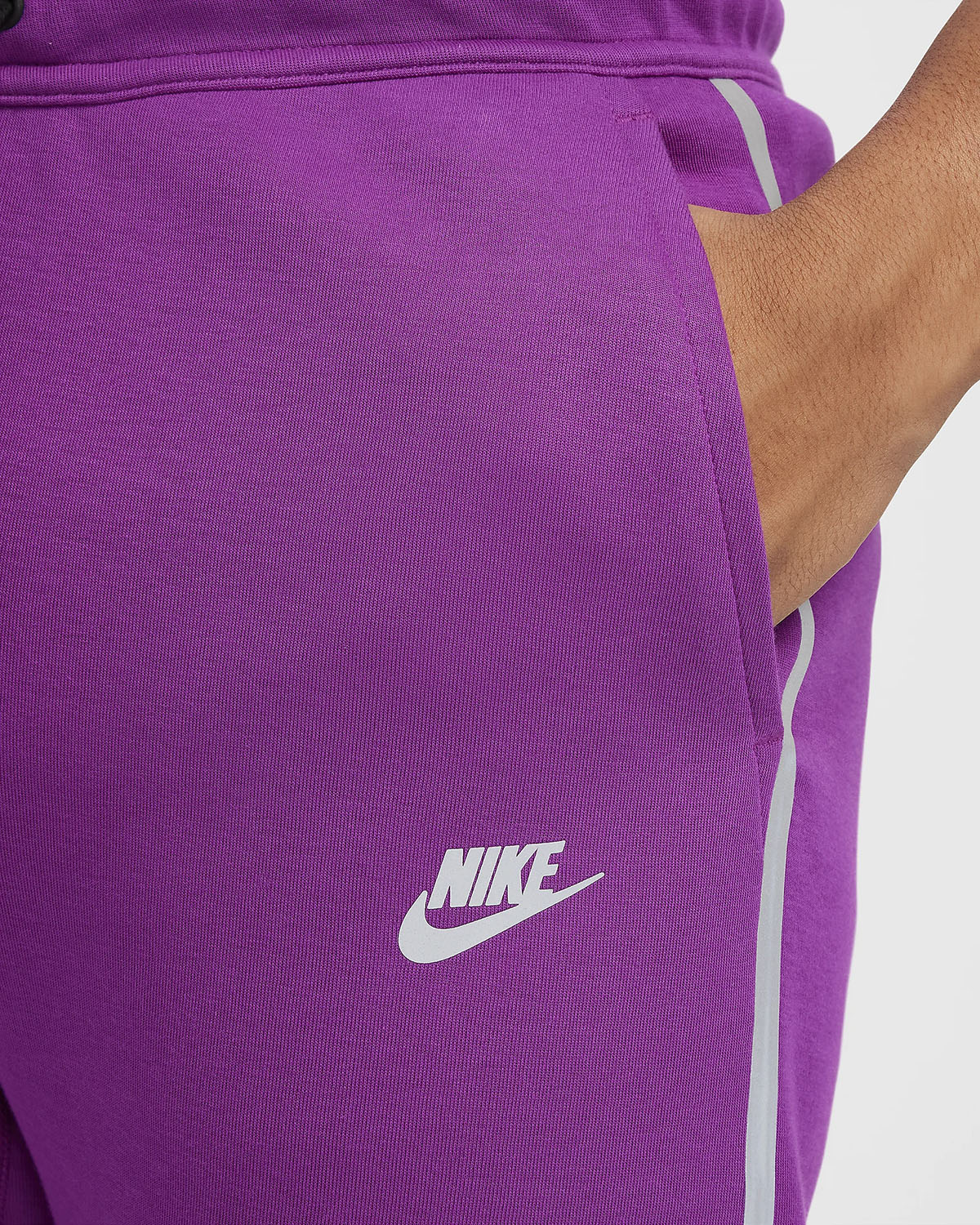 Nike Tech Fleece Joggers Bold Berry 2