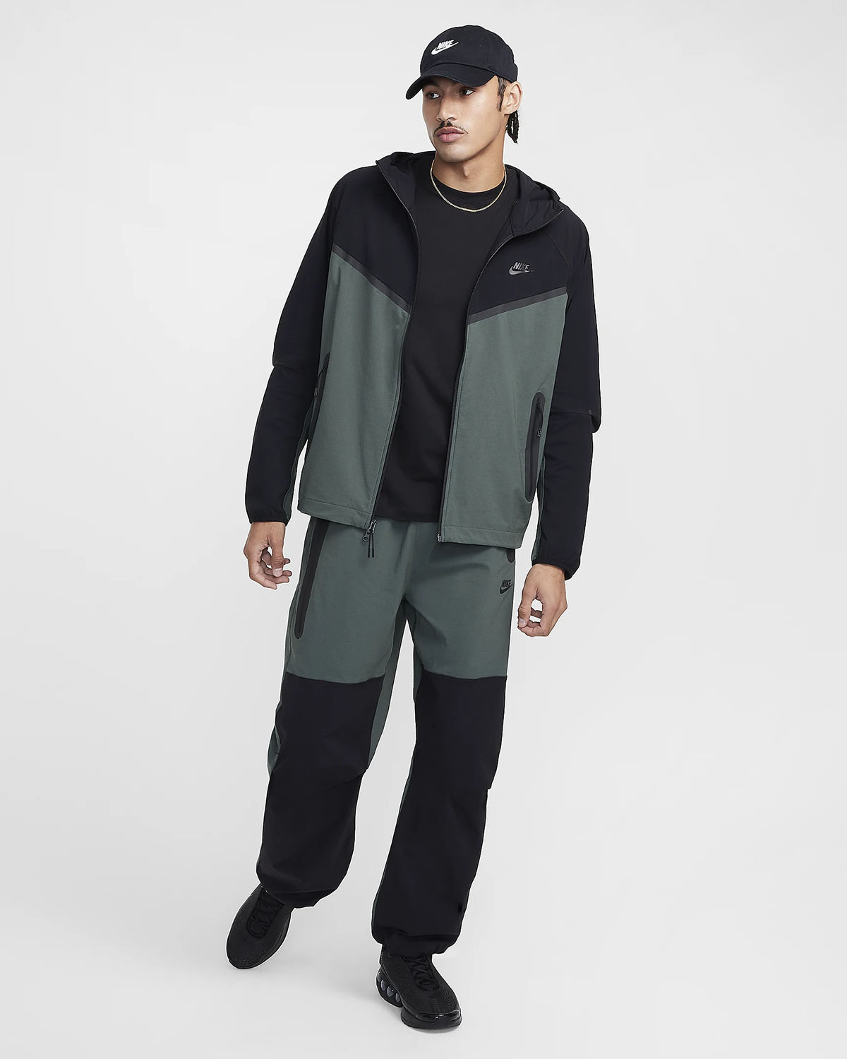 Nike Tech Woven Oversized Pants Vintage Green Black Outfit