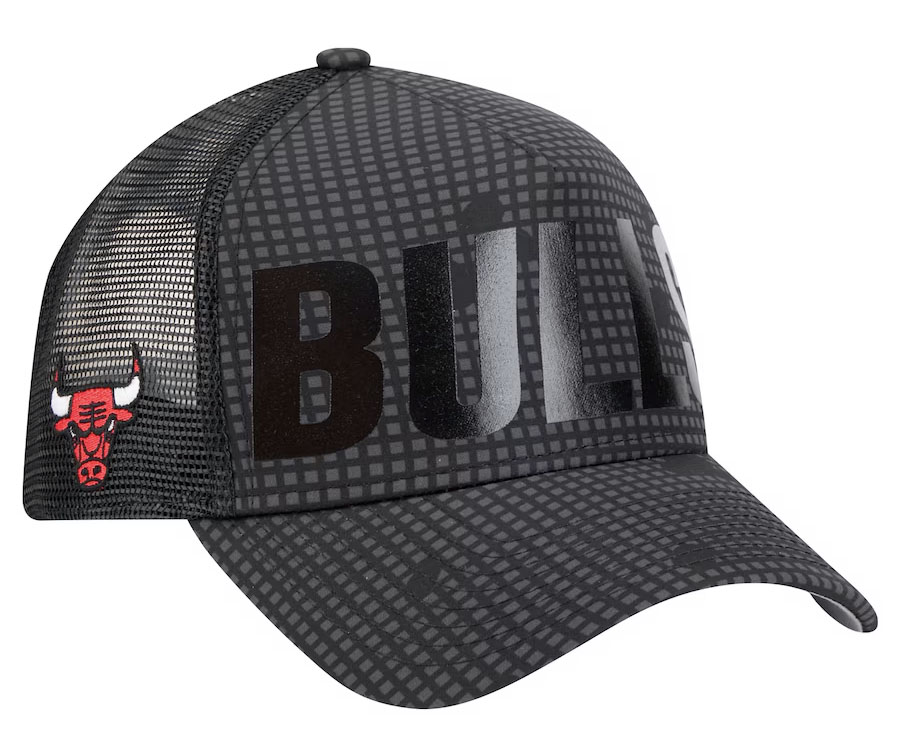 Chciago Bulls New Era Midnight Ink Trucker Snapback Hat Black 2