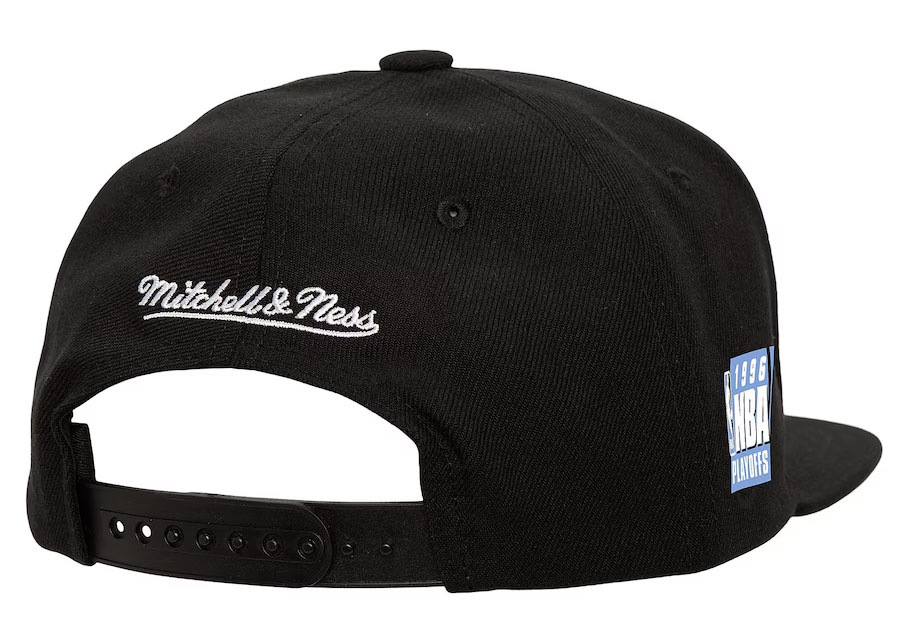 Chicaog Bulls Mitchell and Ness Snapback Hat Black Legend Blue 2