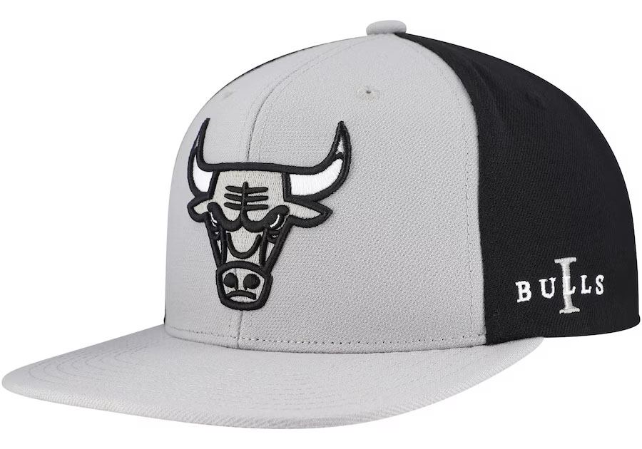 Chicago Bulls Mitchell and Ness Grey Black Snapback Hat 1