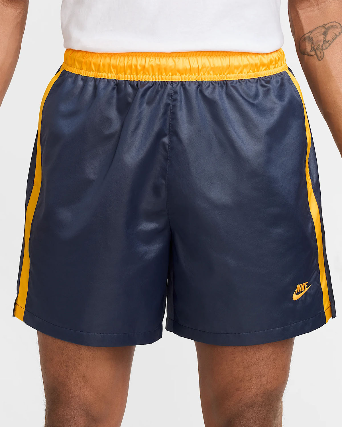 Nike Sportswear Club Flow Shorts Obsidian University Gold