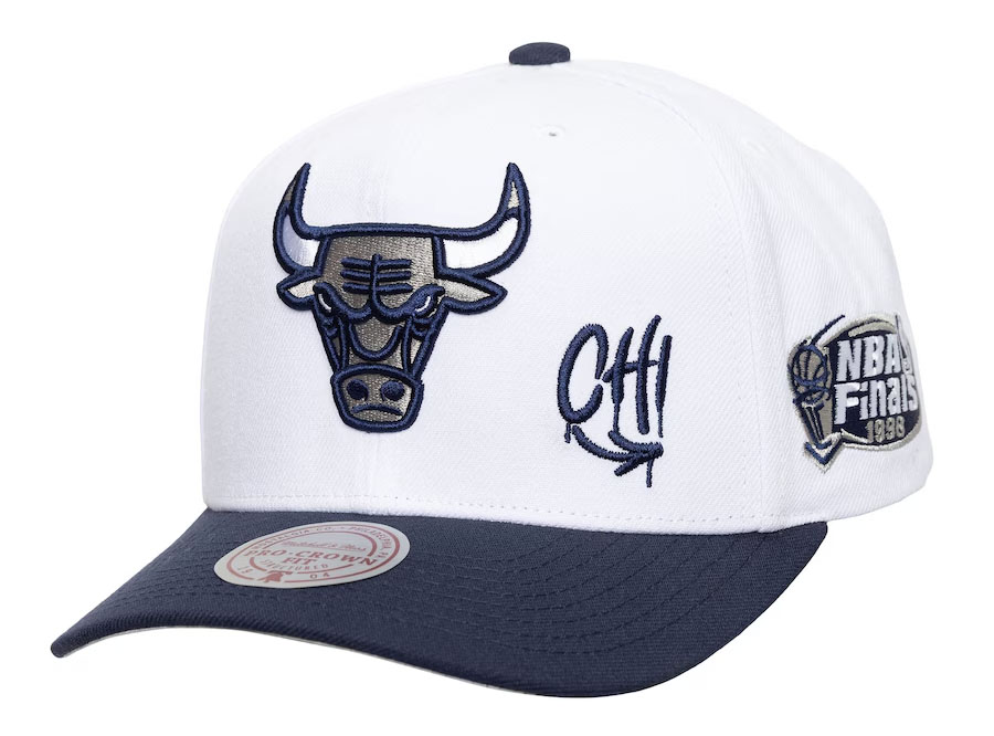 Chicago Bulls Mitchell and Ness Graffiti Snapback Hat White Navy 1