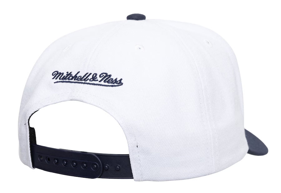 Chicago Bulls Mitchell and Ness Graffiti Snapback Hat White Navy 2
