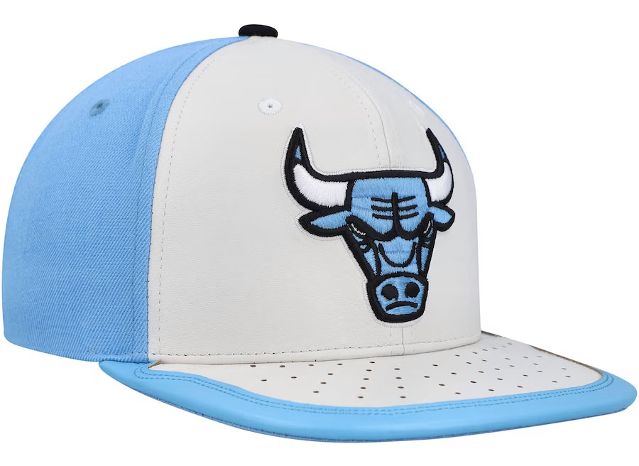 Chicago Bulls Mitchell and Ness White University Blue Snapback Hat 2
