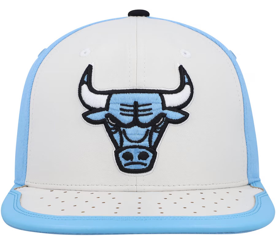 Chicago Bulls Mitchell and Ness White University Blue Snapback Hat 3