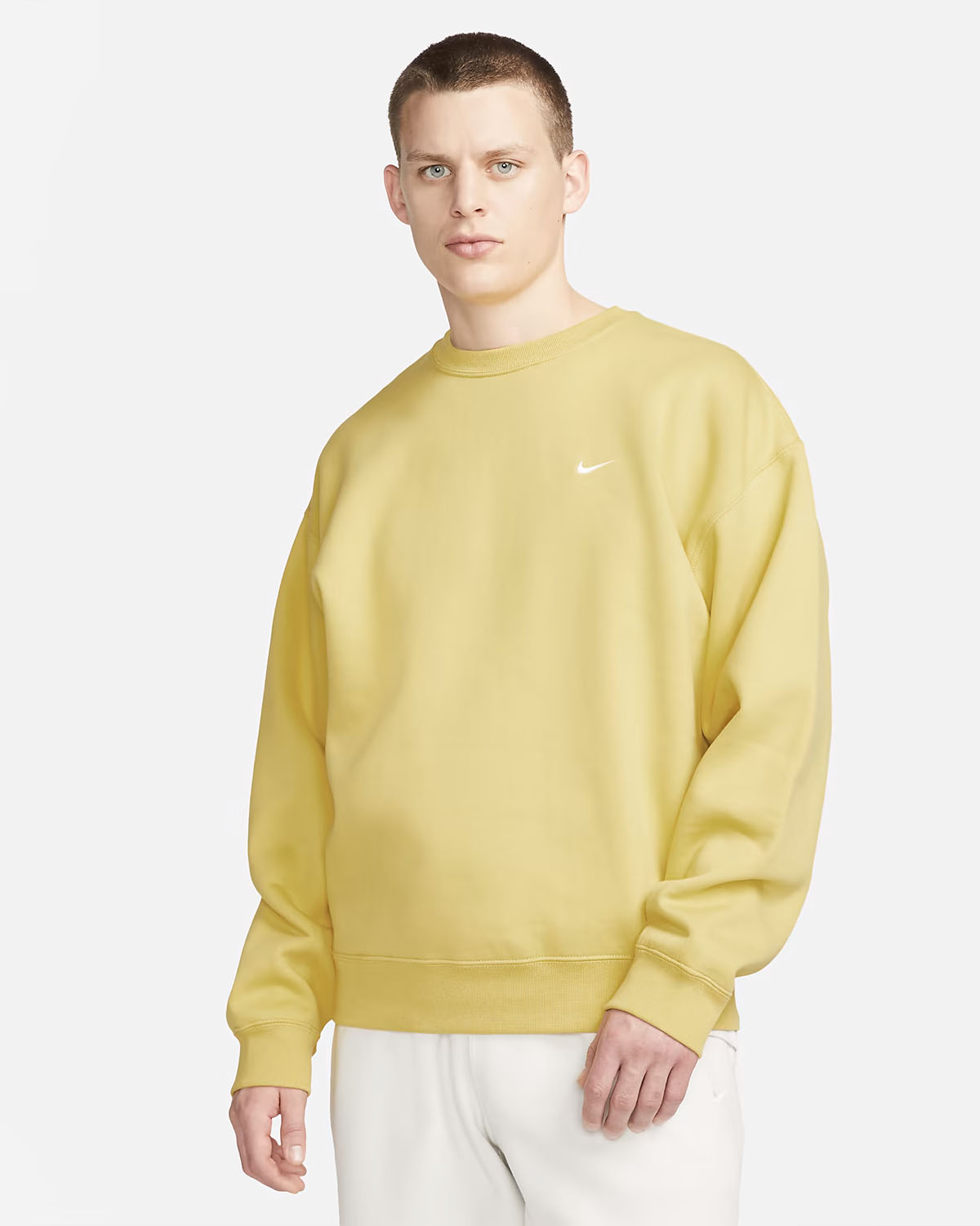 Nike Solo Swoosh Crew Sweatshirt Soft Yellow Saturn Gold