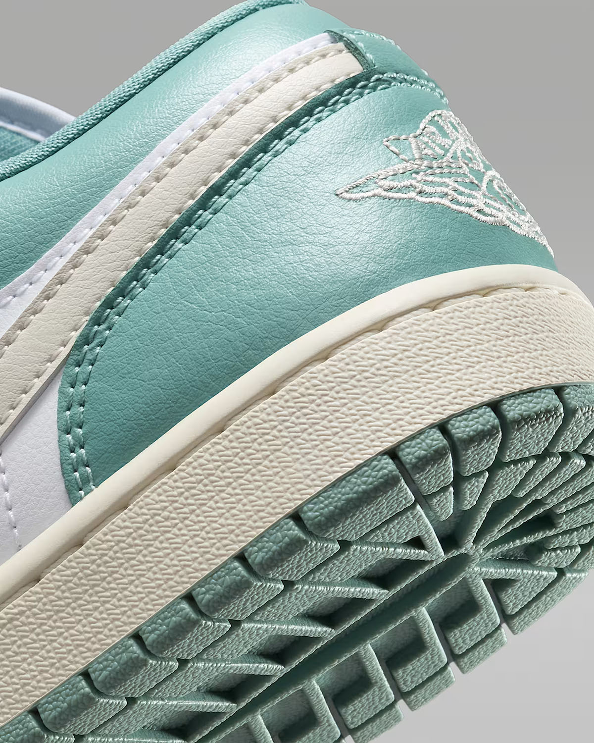 Air Jordan 1 Low White Cannon Sail Light Orewood Brown Womens Shoes 8