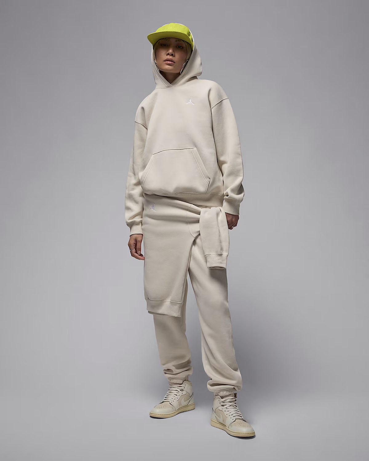 Jordan Brooklyn Fleece Womens Pullover Hoodie Light Orewood Brown Outfit