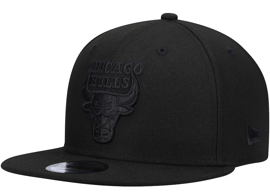 Chicago Bulls New Era Primary Logo Black On Black 9FIFTY Snapback Hat