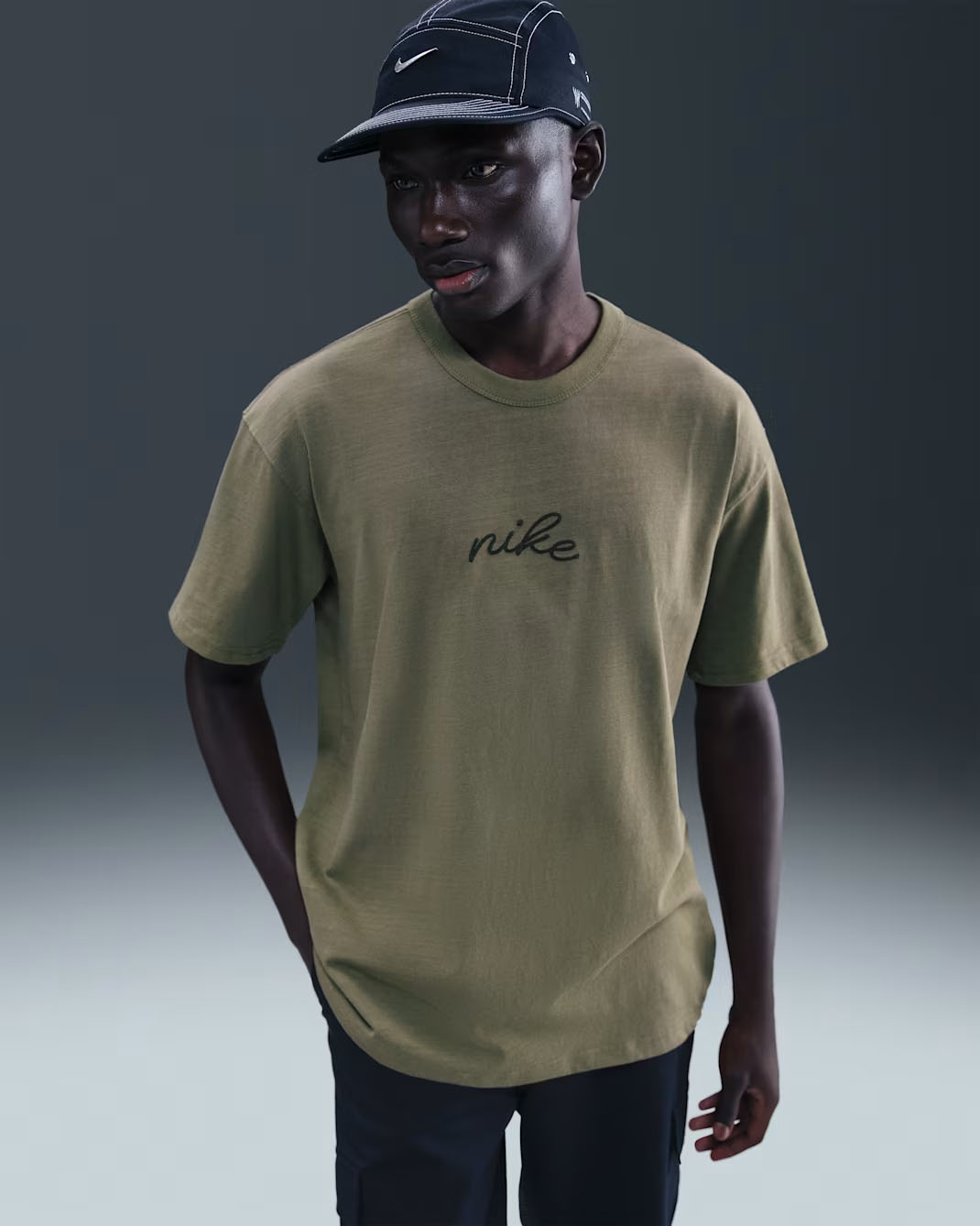 Nike Sportswear Premium Essentials Mens T Shirt Medium Olive