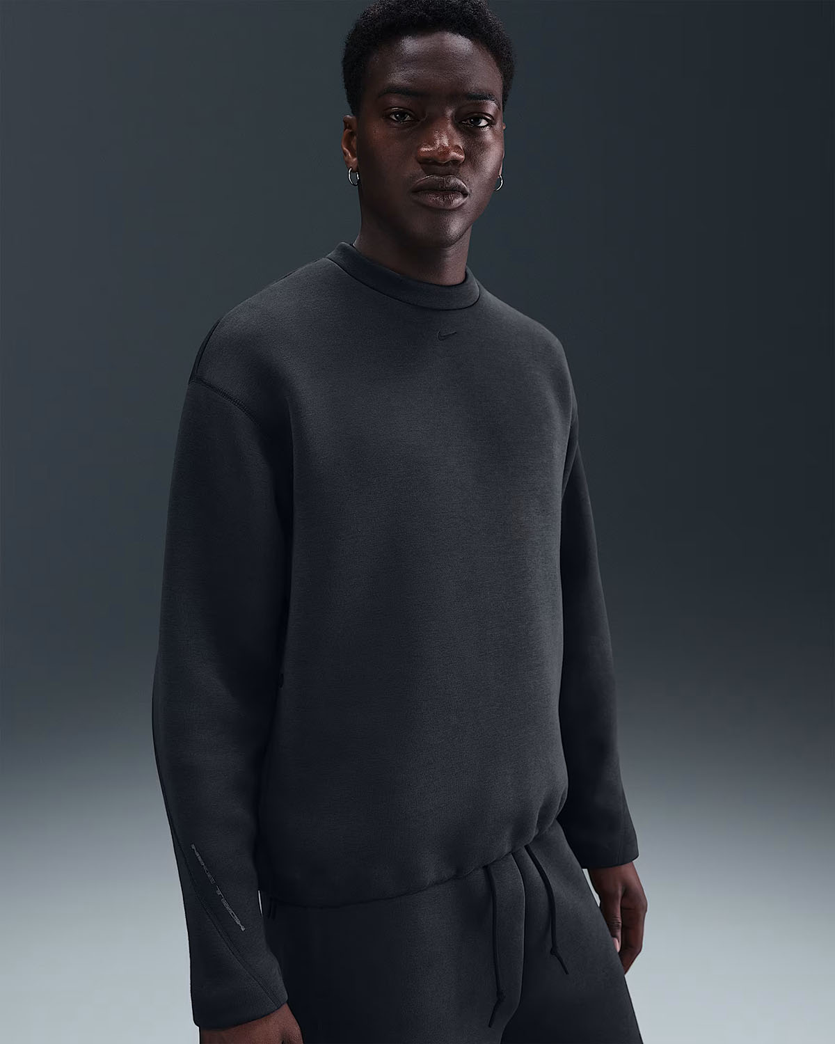Nike-Tech-Fleece-Mens-Loose-Fit-Crew-Sweatshirt-Anthracite-Black-1