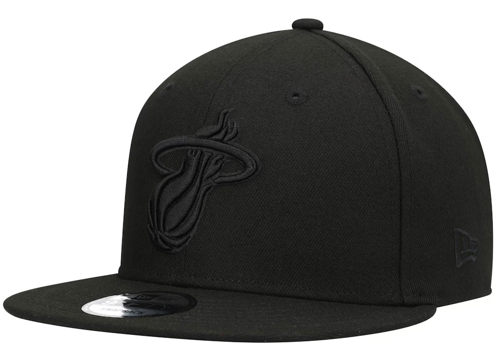 Air Jordan 4 Black Cat 2025 New Era Miami Heat Black Snapback Hat
