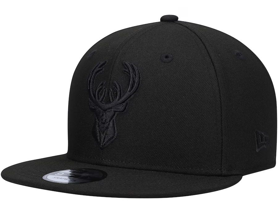 Air Jordan 4 Black Cat 2025 New Era Milwaukee Bucks Black Snapback Hat