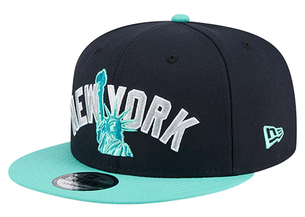 New Era New York Yankees Statue of Liberty 9FIFTY Navy Mint Snapback Hat 1