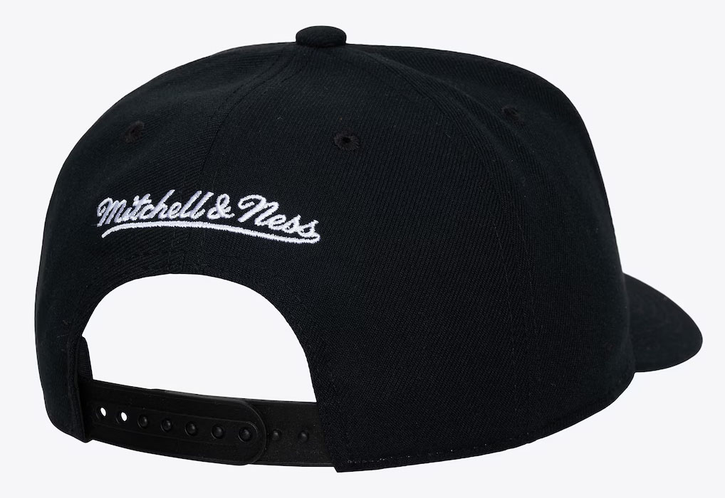 Chicago Bulls Mitchell & Ness Hardwood Classics Legendary Away Pro-Pinch Adjustable Hat White Black Red 2