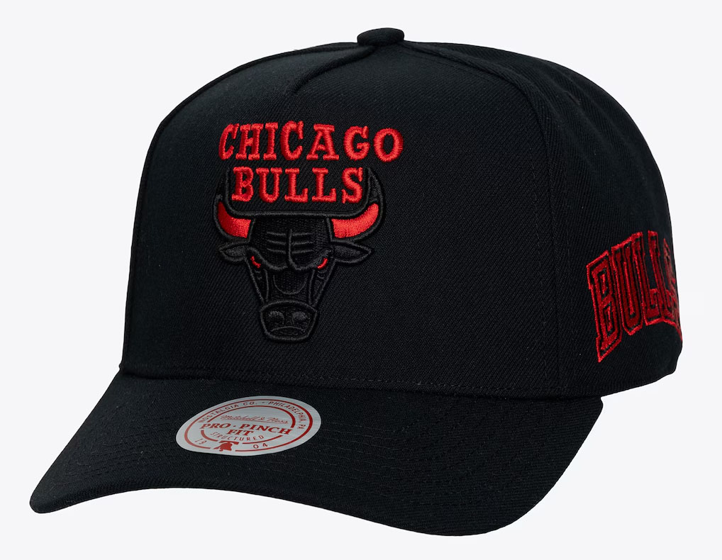 Chicago Bulls Mitchell & Ness Hardwood Classics Legendary Away Pro-Pinch Adjustable Snapback Hat Black Red White 1
