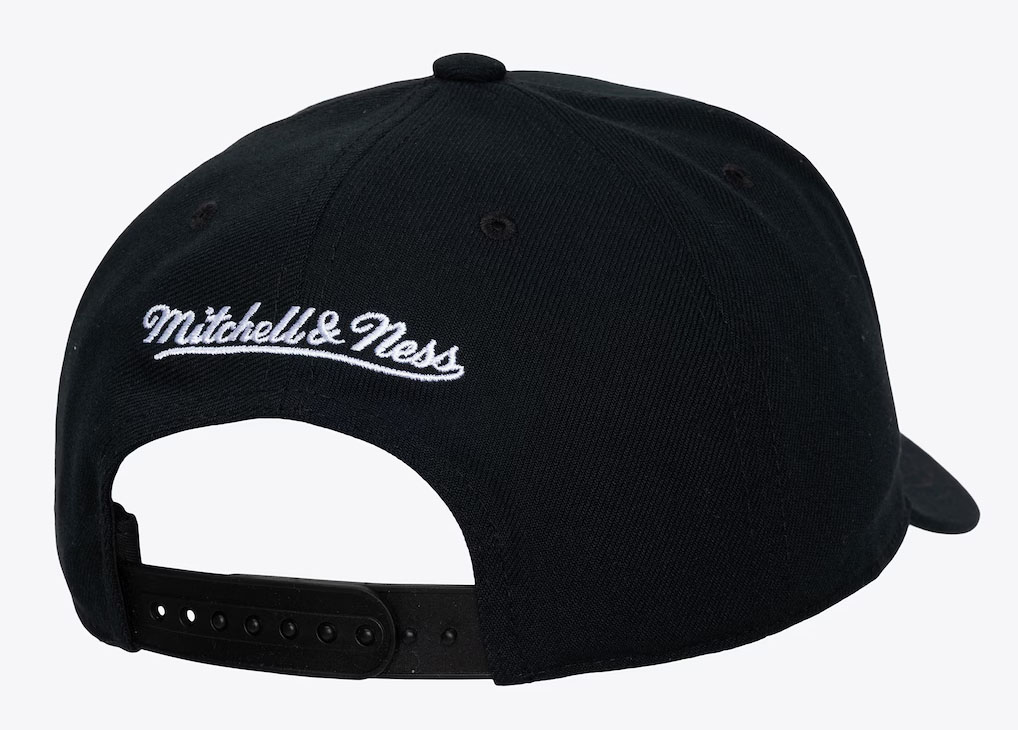 Chicago Bulls Mitchell & Ness Hardwood Classics Legendary Away Pro-Pinch Adjustable Snapback Hat Black Red White 2