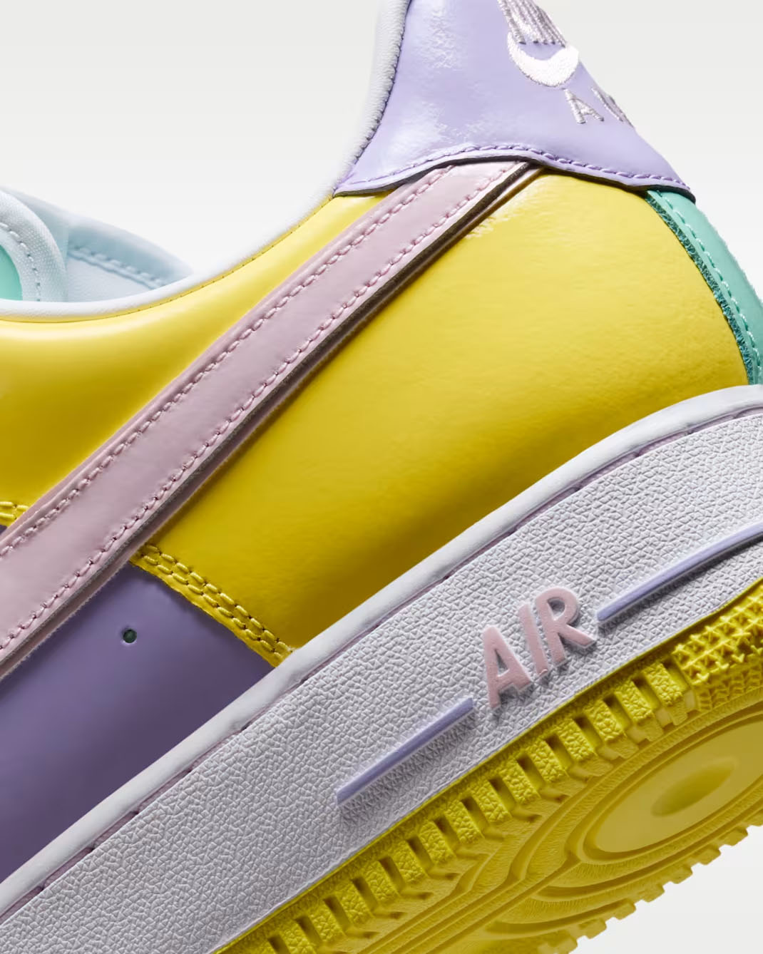 Nike Air Force 1 07 Low Easter 2026 Mens Sneakers 8