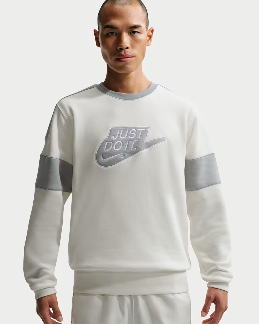 Nike Sportswear Club Men's Fleece Crew-Neck Sweatshirt Sail Light Smoke Grey