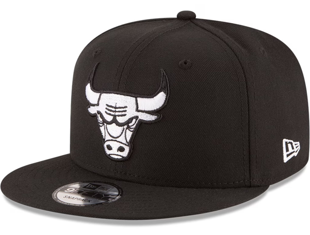 Chicago Bulls New Era Black & White Logo 9FIFTY Adjustable Snapback Hat Black White
