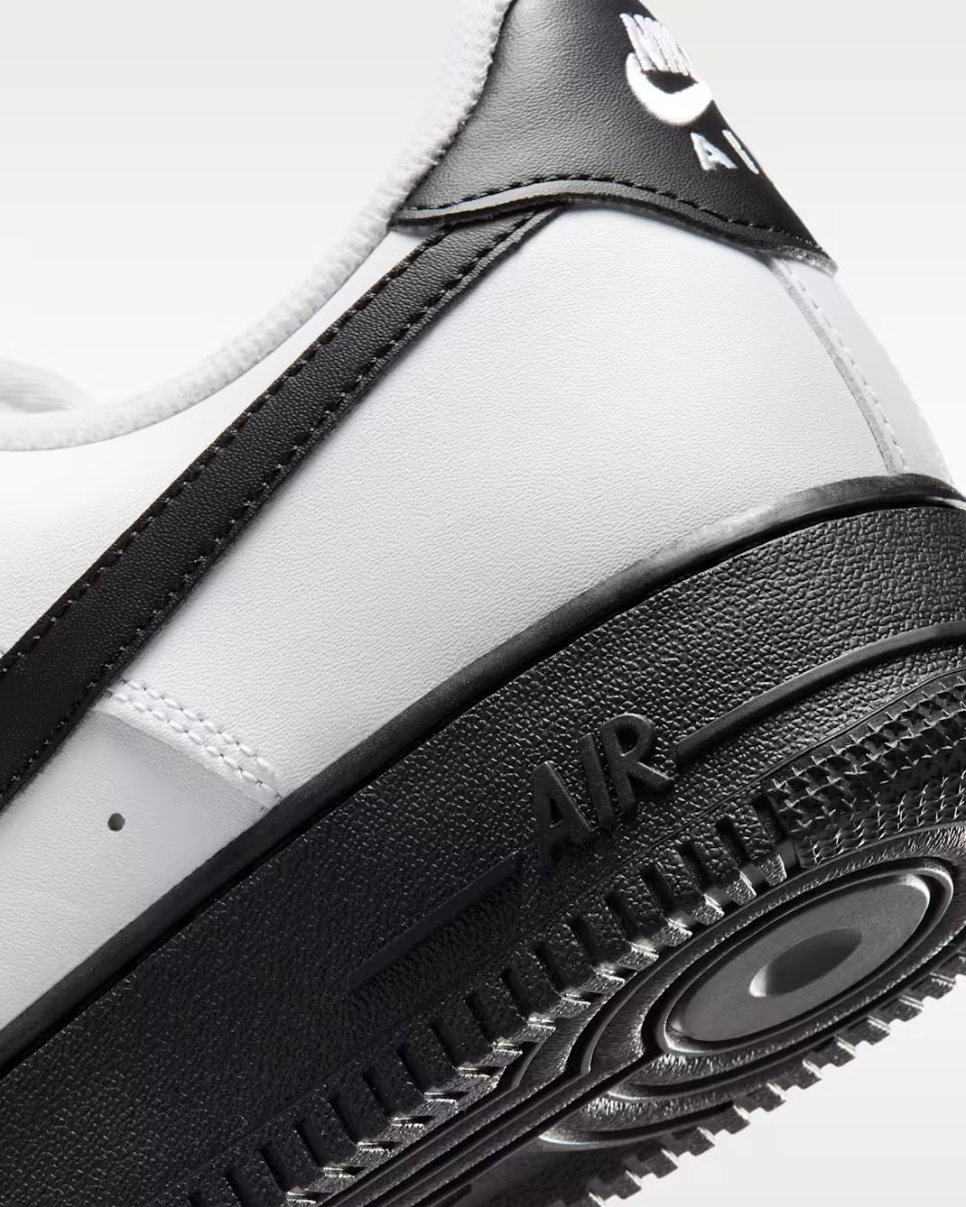 Nike Air Force 1 Low 07 White Black Mens Sneakers 8