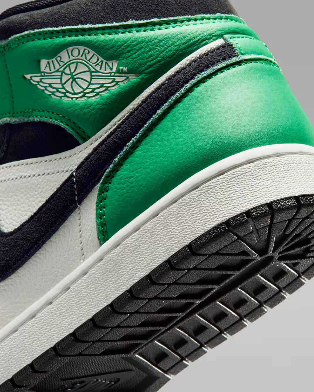 Air Jordan 1 Mid SE Lucky Green Midsole View