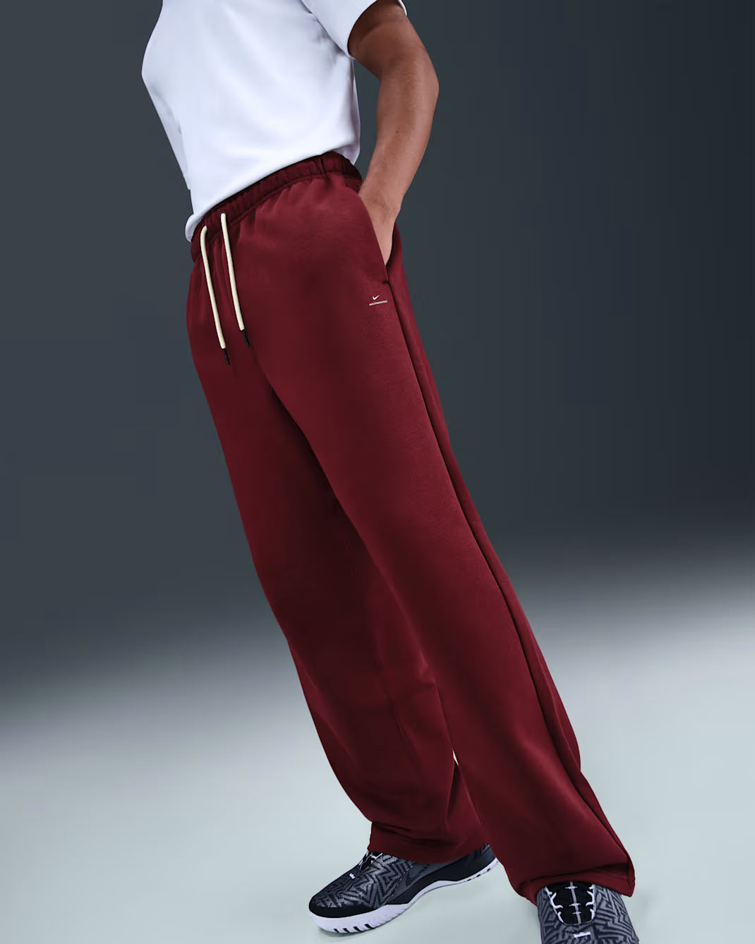 Nike Standard Issue Men's Therma-FIT Brushed Open-Hem Basketball Pants Dark Team Red 1