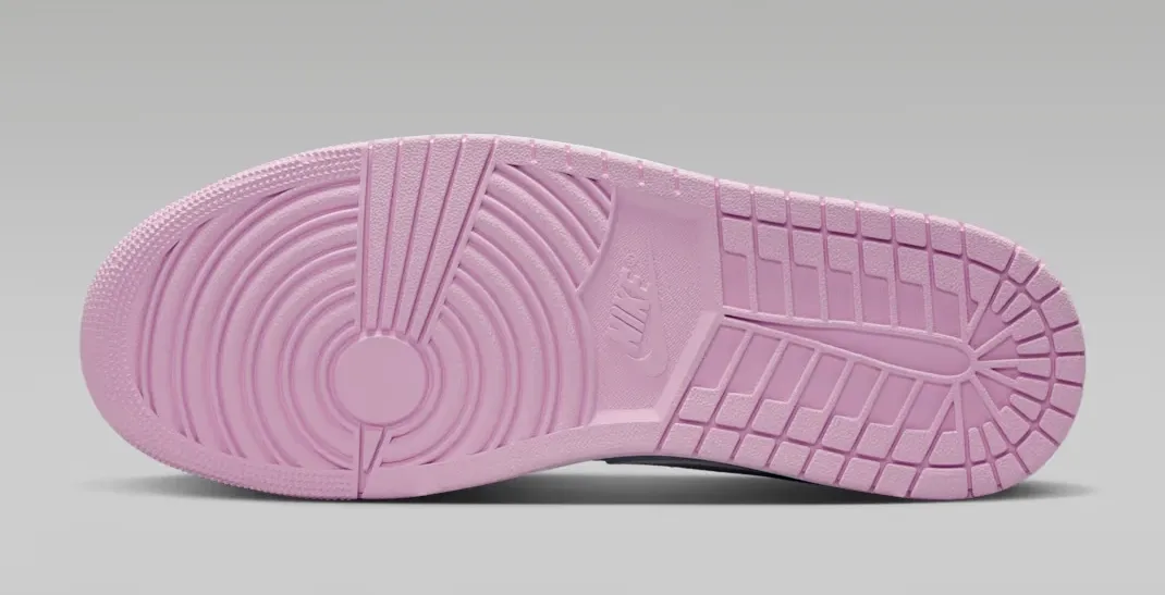 Pink outsole of the Air Jordan 1 Low "Comic" in Summit White, Light Arctic Pink and Silver.